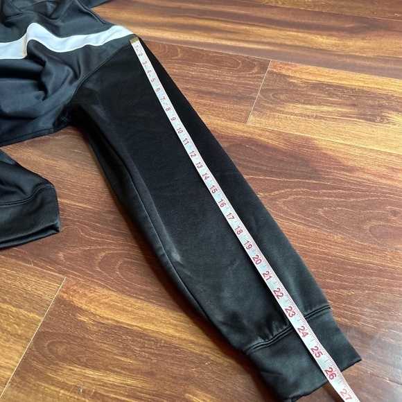 NIKE Swoosh Black Pull Over Sweatshirt Hoodie size Medium - Picture 7 of 7